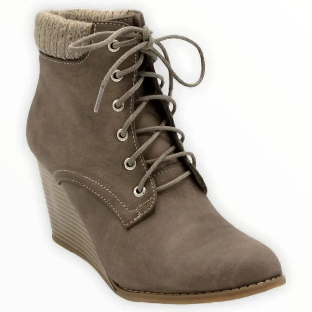 Nautica Korce Wedge Lace-Up Booties in Size 9.5